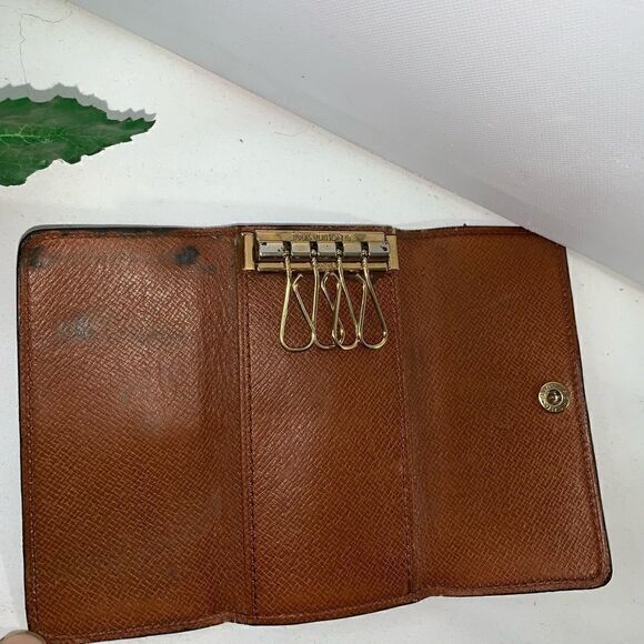 Louis Vuitton Monogram 4 Key Wallet - Picture 7 of 8